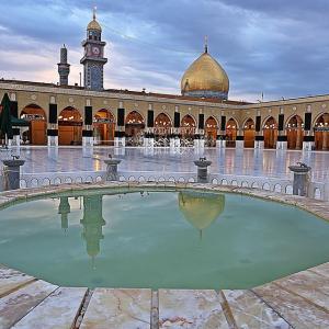   مسجد الكوفة لو علم الناس ما فيه لأتوه ولو حبواً
